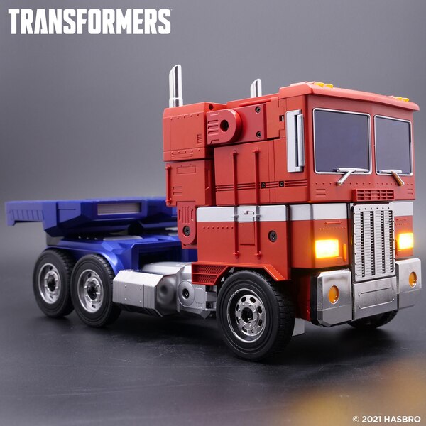 Transformers Optimus Prime Advanced Robot Official Images  (8 of 10)